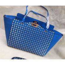 Top Valentino All Over Rockstud Shopping Bag Fluo Blue