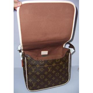 Louis Vuitton M40106