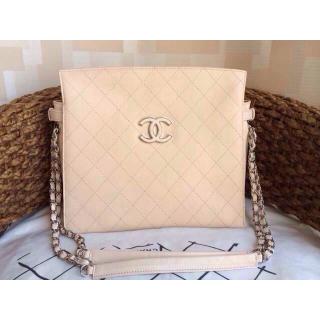 Fake Chanel Hampton Leather Shoulder Bag White