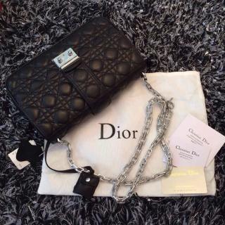 Dior AE06237