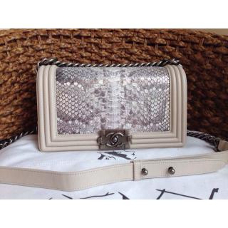 Replica Chanel Le Boy Flap Shoulder Medium Bag In Original Python Leather White&Gray DE