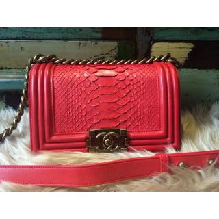 Replica Chanel Le Boy Flap Shoulder Medium Bag Red In Original Python Leather DE