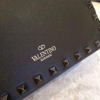 Valentino AE17050