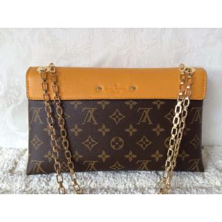 Louis Vuitton AE05379